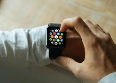 Canalys：今年全球智能手表市場將以17%的增長率強勢反彈，手環(huán)類產(chǎn)品“失寵”