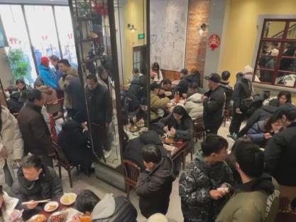 “舌尖上的消費(fèi)”持續(xù)火熱 傳統(tǒng)技藝和老字號小吃受熱捧