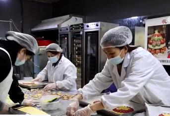 特色年貨推陳創(chuàng)新頻頻“吸睛” 消費市場活力四射、新潮澎湃