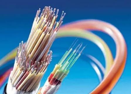 相比十年前翻了3.68倍，2023年全國光纜線路總長達(dá)6432萬公里