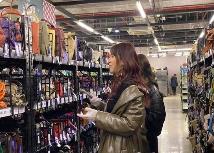 “賣閑置、買二手”成潮流，但監(jiān)管短板亟待補(bǔ)齊 年輕人迷上“二手生活”