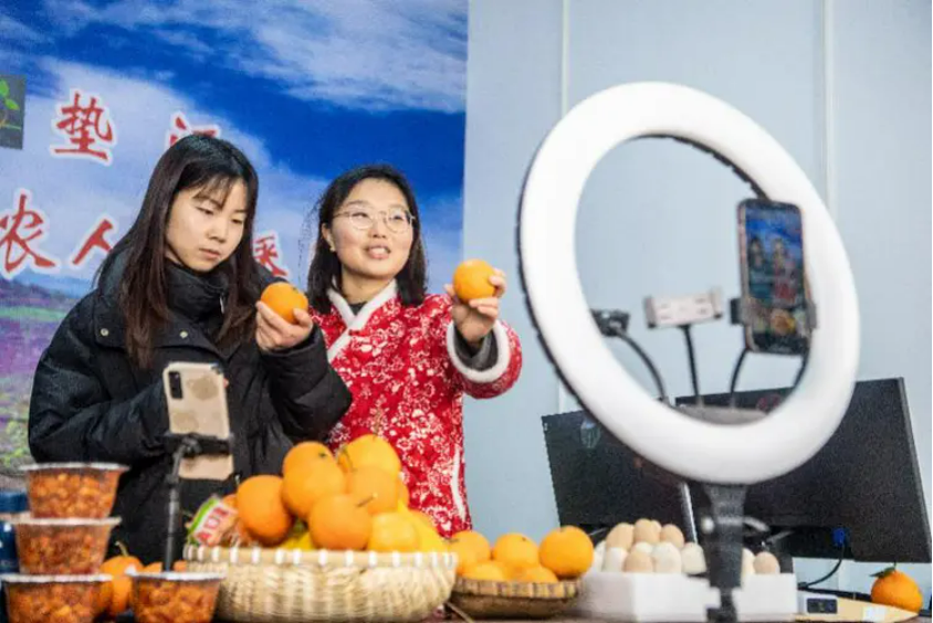 推動(dòng)農(nóng)村電商高質(zhì)量發(fā)展實(shí)施意見出臺(tái)——為農(nóng)村電商發(fā)展再加把勁