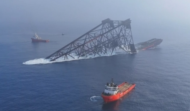 亞洲第一深水導(dǎo)管架“?；?hào)”成功下水