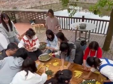 “旺”“火”“增”！多樣化尋“春” 推動(dòng)假期消費(fèi)“熱辣滾燙”