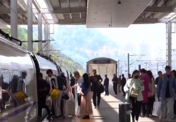 銷售火熱、熱度升高！消費場景豐富多樣 “五一”假期旅游市場活力迸發(fā)