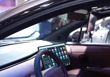 新車型、新技術、多元化，向“新”而行！智能網(wǎng)聯(lián)引領汽車產(chǎn)業(yè)駛?cè)氚l(fā)展“快車道”