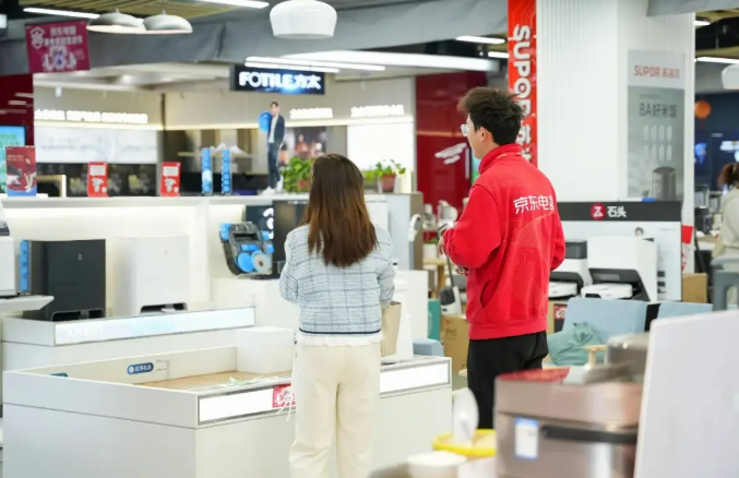 各地通過(guò)政府補(bǔ)貼、企業(yè)優(yōu)惠、信貸支持等方式激發(fā)居民以舊換新消費(fèi)熱情