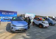 2024年新能源汽車下鄉(xiāng)拉開帷幕，產(chǎn)品、服務(wù)、政策多管齊下