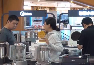 “真金白銀”、政策力挺 消費品以舊換新惠民生、利經(jīng)濟