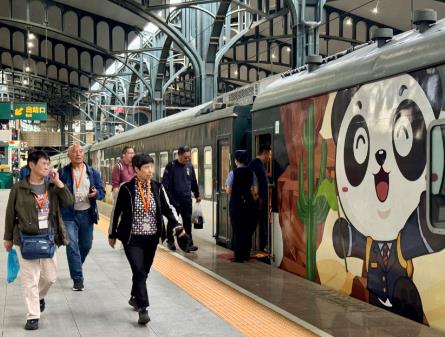 “熊貓專列”抵哈！黑龍江5月省外專列游客數(shù)創(chuàng)新高