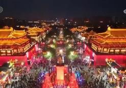 暑期“游經(jīng)濟”展現(xiàn)新活力 多地特色“文旅大餐”拉動消費新潮