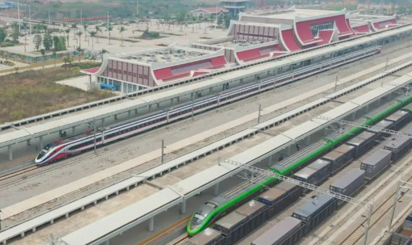 中老鐵路國(guó)際旅客列車開行滿1000列次