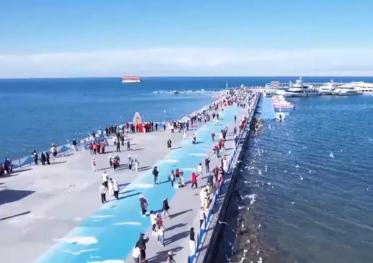 長線游、避暑游、親子研學(xué)游、出入境游……“暑期游”熱潮火爆來襲