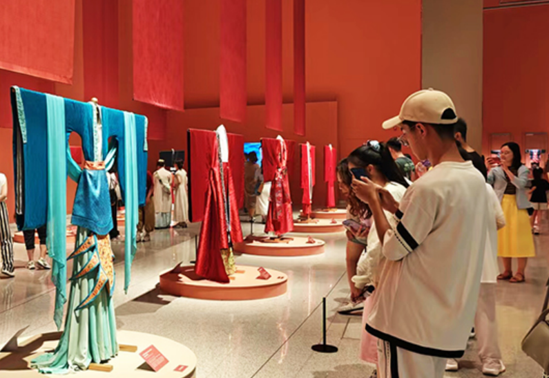 文旅消費活力足 “詩與遠方”正當(dāng)“夏”