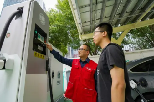 首批超級充電站在北京投運(yùn) 今年計(jì)劃建成11座