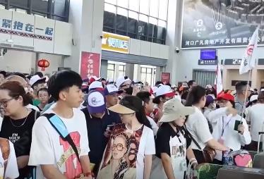 便利、快捷，人流旺！中越跨境旅游火熱