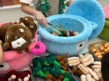 文創(chuàng)玩偶爆火，情緒價(jià)值生意好做嗎？