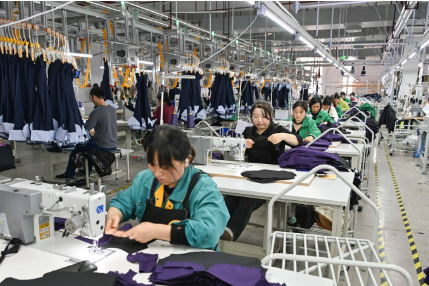 從一臺到七萬臺織機(jī)的跨越——河南省淮濱縣紡織業(yè)從無到有、從弱到強(qiáng)的嬗變