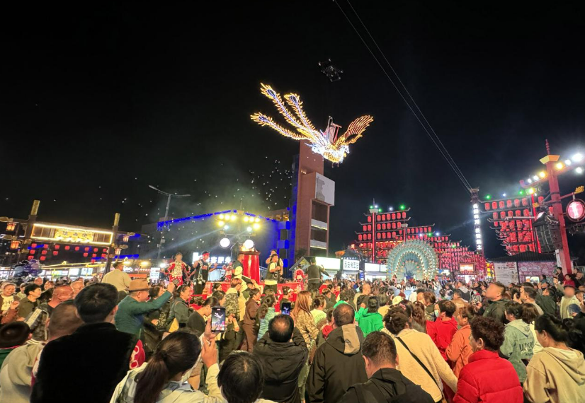 輕資產(chǎn)不夜城：從“節(jié)慶”到“日?！钡囊褂蔚儯?></a></div><!-- img end -->	<div   id=