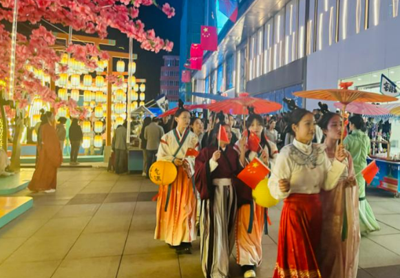 場景多元，政策惠民，活力盡顯——國慶消費市場熱力十足