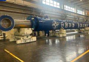 我國(guó)自主研發(fā)、核心技術(shù)自主可控 全球最大打樁船油缸下線(xiàn)