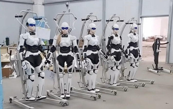 多家企業(yè)跨界入局 角逐人形機器人萬億美元級藍海市場