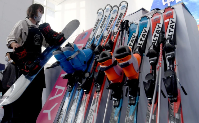 “小雪花”釋放大潛力 冰雪裝備器材產(chǎn)業(yè)熱潮涌動(dòng)