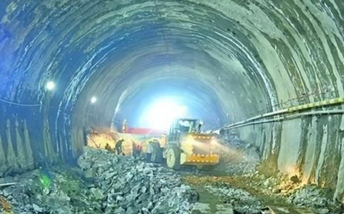 “拼經(jīng)濟”全力沖刺 重大項目“加速跑”