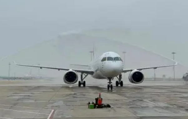 C919國產(chǎn)大飛機(jī)上新“上?！錆h”航線