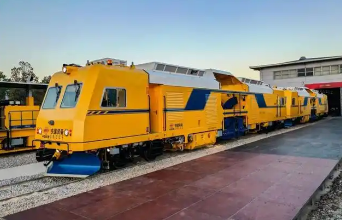 新一代鐵路大型養(yǎng)路機械裝備研制取得重要進展