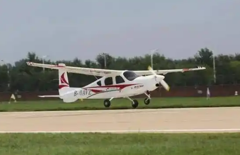 我國首款四座電動飛機獲頒型號合格證