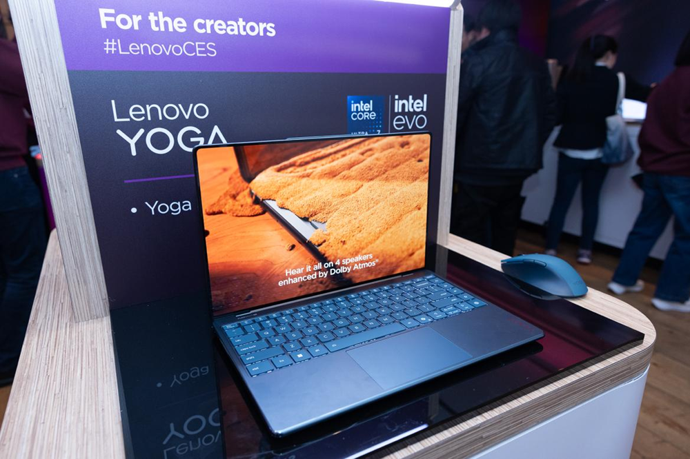 TCL華星供屏聯(lián)想YOGA Air X AI元啟版柔性O(shè)LED無界超感屏