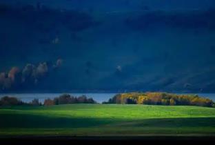 內(nèi)蒙古草原打破季節(jié)限定深耕牧區(qū)轉(zhuǎn)型