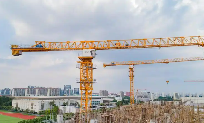 向大噸位及智能化突破 工程起重機行業(yè)承壓前行