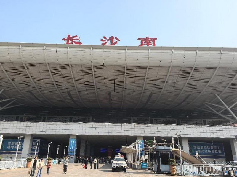 春運(yùn)長(zhǎng)沙南站現(xiàn)白象溫暖驛站，以“辣”暖心暖胃