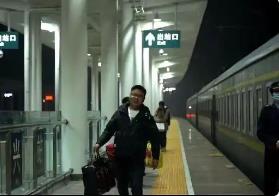 福建開(kāi)出2025年首趟春運(yùn)務(wù)工人員返鄉(xiāng)專列