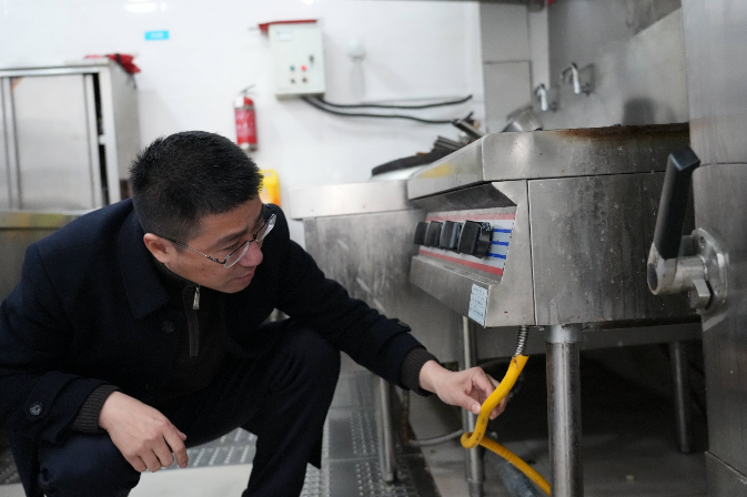 繃緊安全弦 筑牢安全墻——安徽明光市局 （營(yíng)銷部）同心同行保“元春”安全