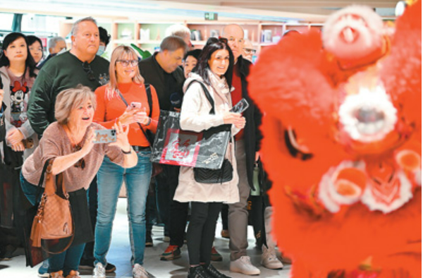 “中國(guó)服務(wù)”加速走向世界