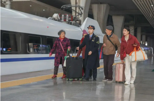 我國將增開銀發(fā)旅游列車 如何便利老年人出游？