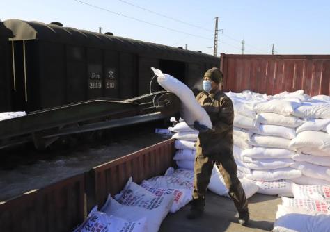 國鐵沈陽局強(qiáng)化調(diào)度指揮 助力農(nóng)耕物資運輸　跑出“加速度”