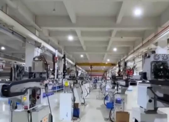 突破、創(chuàng)新、布局，新年新干勁！人工智能加速在各行業(yè)“落地生花”