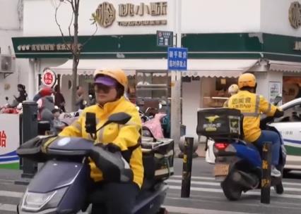 “騎手入社?！倍嗯e措織密新就業(yè)形態(tài)勞動者社會保障網(wǎng)