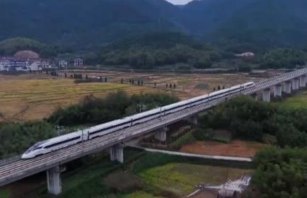 銀發(fā)列車讓老年人更舒適地追尋“詩和遠(yuǎn)方” 這份出行“錦囊”請收藏