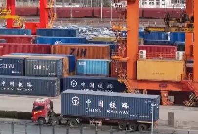 “鐵路班列+航運班輪”無縫銜接 “一單制”為物流運輸按下“加速鍵”