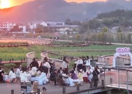 “鮮花+”盤活產(chǎn)業(yè)生態(tài) 花經(jīng)濟增“色”添“香”熱文旅