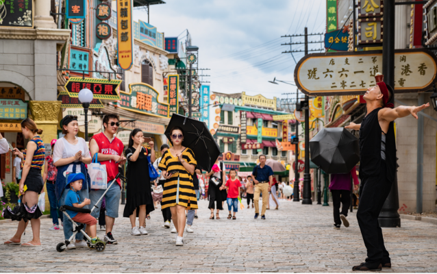 跟著電影游中國(guó) 去年橫店影視城外國(guó)游客量暴增近1000%