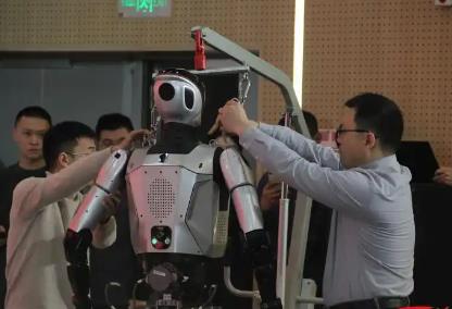 福建省首個(gè)具身智能服務(wù)機(jī)器人創(chuàng)新平臺(tái)在泉州啟動(dòng)建設(shè)