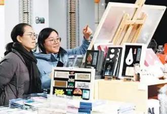 “谷子經(jīng)濟(jì)”走熱 情緒價(jià)值引領(lǐng)青年消費(fèi)新潮流