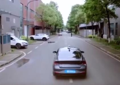 “智駕”加速跑 新能源汽車疊加智能化、網(wǎng)聯(lián)化會(huì)給汽車產(chǎn)業(yè)帶來怎樣的變化？