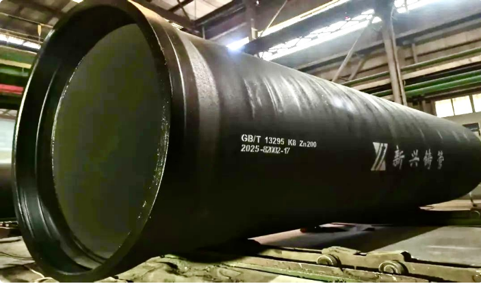 新興際華集團首支DN2600超大口徑水性環(huán)氧密封層球墨鑄鐵管下線